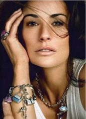 Украшения BrosWay из коллекции Fashion - это настоящие произведения искусства, в которых оригинально сочетаются драгоценные, полудрагоценные и даже индустриальные материалы.