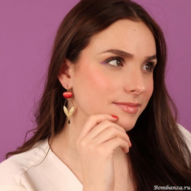 Серьги TARATATA, Crocus, асимметричные,смола,микрошарики,бусины, TT-H24-02755-203 красный Серьги TARATATA, Crocus, асимметричные,смола,микрошарики,бусины, TT-H24-02755-203 красный