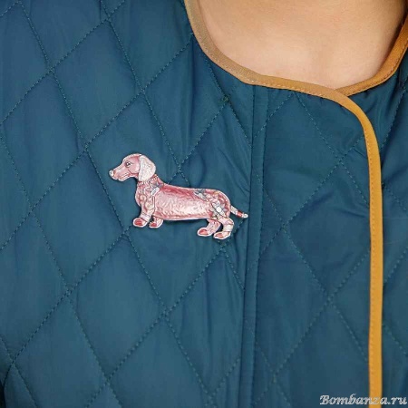 Брошь Shadore, Такса