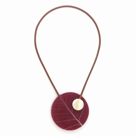 Колье Nature Bijoux, Ficus Carica, с акрилом, смолой и перламутром, NB25.2-15-43540 бордовый
