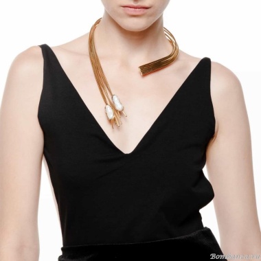 Колье Katerina Vassou, Hesperia, гривна, с жемчугом, KV24.1-308356G золотистый Колье Katerina Vassou, Hesperia, гривна, с жемчугом, KV24.1-308356G золотистый