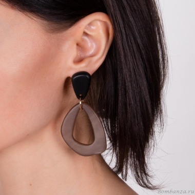 Серьги Moon Paris, Lorian, матово-акриловые, с подвеской, ML-23.03-016 черный Серьги Moon Paris, Lorian, матово-акриловые, с подвеской, ML-23.03-016 черный