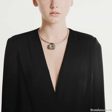 Колье Katerina Vassou, Agram, гривна, с кристаллом, KV24.2-401496BSHADE серый Колье Katerina Vassou, Agram, гривна, с кристаллом, KV24.2-401496BSHADE серый