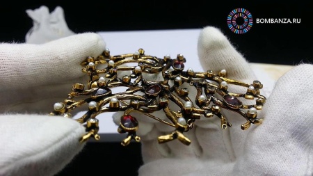 Брошь Maurizio Mori, Коралловая Веточка, с гранатом, Glass Pearls и кристаллами Брошь Maurizio Mori, Коралловая Веточка, с гранатом, Glass Pearls и кристаллами