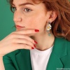 Серьги TARATATA, Tapette, асимметрия, с цветной смолой и  бусинами, TT-T23-01910-10M серебристый Серьги TARATATA, Tapette, асимметрия, с цветной смолой и  бусинами, TT-T23-01910-10M серебристый