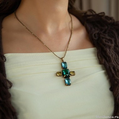 Колье Thot Gioielli, с подвеской-крестом и рейнстоунами, TG25.1-CLV51 зеленый