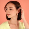 Серьги TARATATA, Brindille, с цветной смолой и микрошариками, TT-E24-07755-101 белый Серьги TARATATA, Brindille, с цветной смолой и микрошариками, TT-E24-07755-101 белый
