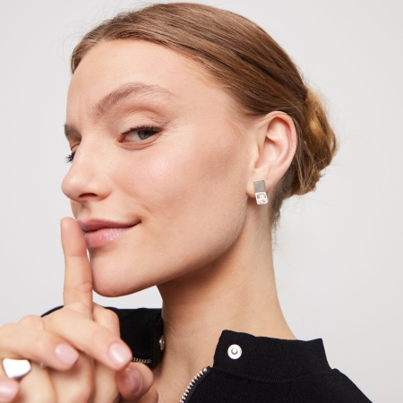 Серьги UNOde50 Ser Sin Complejos с белыми кристаллами, с серебром PEN0965BLNMTL0U Серьги UNOde50 Ser Sin Complejos с белыми кристаллами, с серебром PEN0965BLNMTL0U