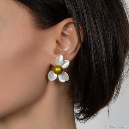 Серьги Nuance, асимметричные, в форме цветка, NFN-24.01-014 оливковый Серьги Nuance, асимметричные, в форме цветка, NFN-24.01-014 оливковый