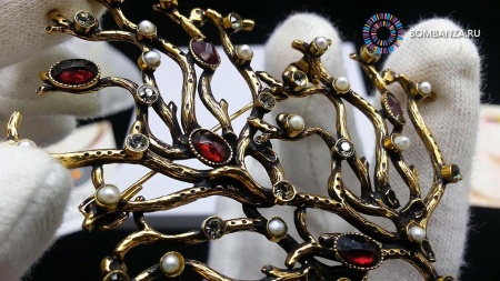 Брошь Maurizio Mori, Коралловая Веточка, с гранатом, Glass Pearls и кристаллами Брошь Maurizio Mori, Коралловая Веточка, с гранатом, Glass Pearls и кристаллами