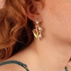 Серьги TARATATA, Amourette, с цветной смолой и стеклянными бусинами, TT-T23-02902-201 белый Серьги TARATATA, Amourette, с цветной смолой и стеклянными бусинами, TT-T23-02902-201 белый