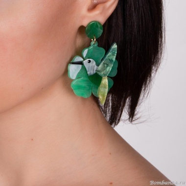 Серьги Moon Paris, Lorian, акриловые, с подвеской-колибри, ML-23.03-017 зеленый Серьги Moon Paris, Lorian, акриловые, с подвеской-колибри, ML-23.03-017 зеленый