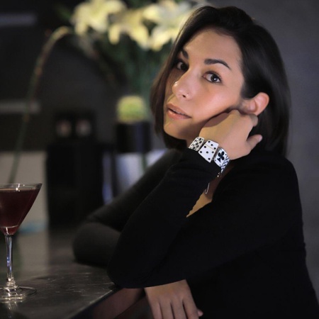 Браслет Taratata, L Impasse, со стеклянными бусинами и белой эмалью, с кристаллами