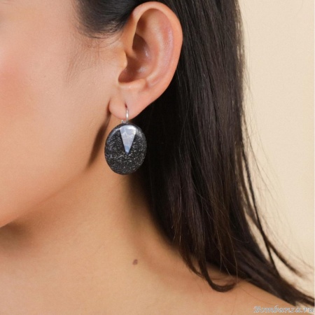 Серьги Nature Bijoux, Volcan, с перламутром и вулканической лавой, NB25.2-12-90347 черный