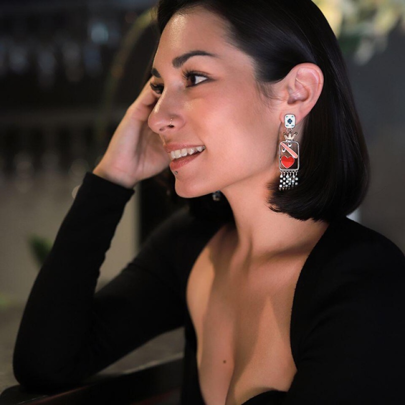 Серьги Taratata, L Impasse, с цветной эмалью и стеклянными бусинами