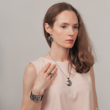 Браслет Fiore Luna, на кожаном черном ремешке, CB00230-1 BW/S Браслет Fiore Luna, на кожаном черном ремешке, CB00230-1 BW/S