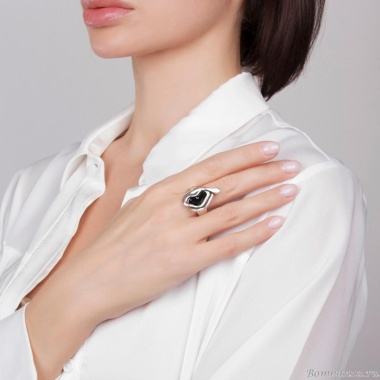 Кольцо Tra-la-ra, Beso, незамкнутое, со вставкой из смолы, TLR21-219P302 черный