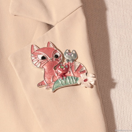 Брошь Shadore, Семейка