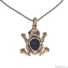 Колье Alcozer&J, лягушка с халькопиритом и гранатом, AL2411-C68FZ24 золотистый