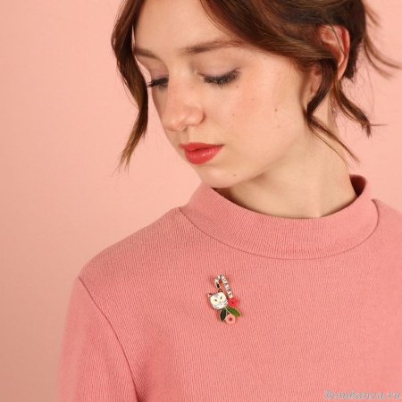 Брошь TARATATA, Billy, с цветной смолой и стразами, TT-T24-07208-201 белый Брошь TARATATA, Billy, с цветной смолой и стразами, TT-T24-07208-201 белый