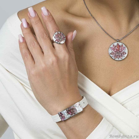 Браслет Fiore Luna, на белом кожанном ремешке, CB03598-6A Браслет Fiore Luna, на белом кожанном ремешке, CB03598-6A