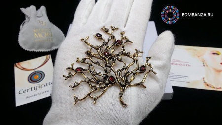Брошь Maurizio Mori, Коралловая Веточка, с гранатом, Glass Pearls и кристаллами Брошь Maurizio Mori, Коралловая Веточка, с гранатом, Glass Pearls и кристаллами